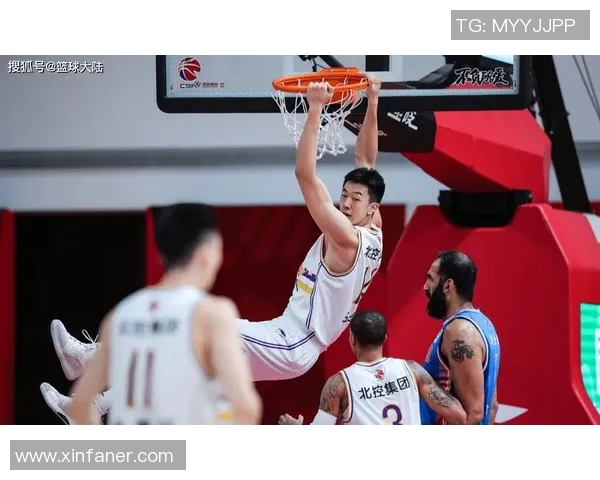 快船锋线新援展望未来合作潜力与球队发展方向