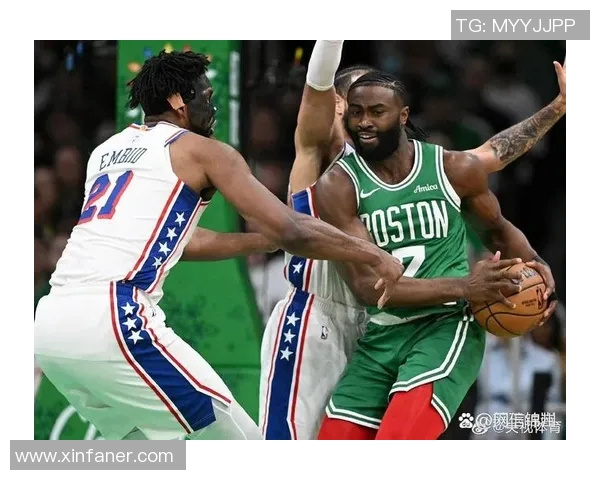 杰伦-布朗持球强突 无视防守上篮命中