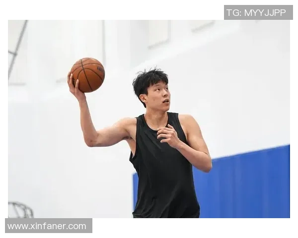 杨瀚森变第四中锋了！里斯12分钟投进3记三分，已经赢得教练信任