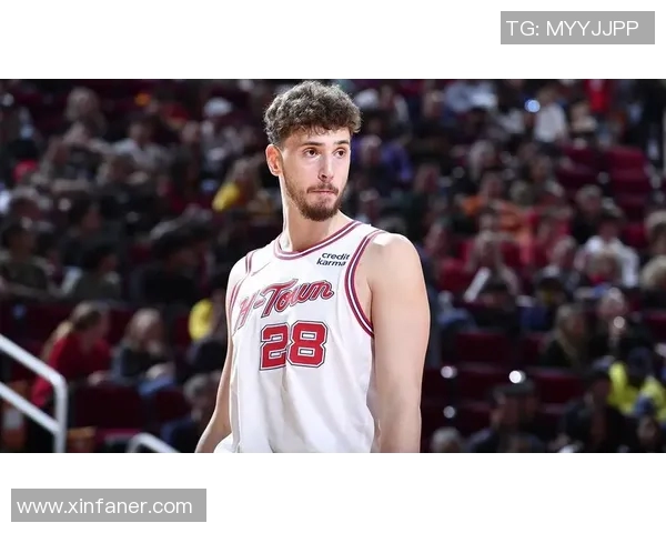 申京再现压哨三分魔术，火箭末节仅差4分逆转