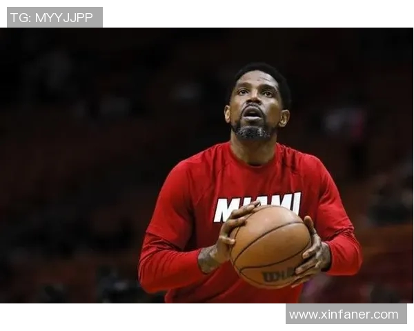 阿德巴约谈哈斯勒姆:他会鞭策大家,今早9点他就来陪我训练 阿德巴约谈哈斯勒姆:他会鞭策大家,今早9点他就来陪我训练